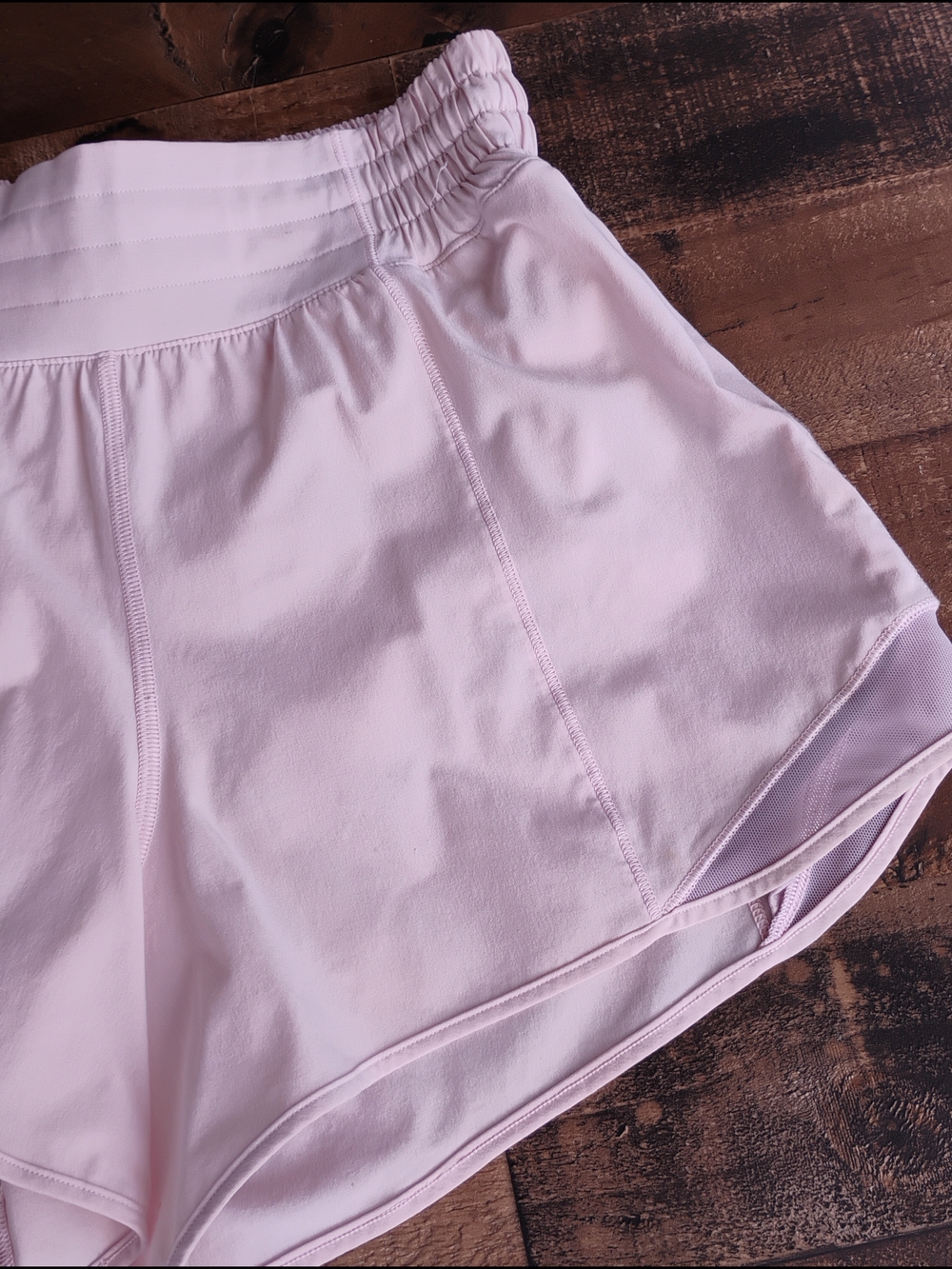 Lululemon Strawberry Milkshake Hotty Hot Shorts Size 6 - Picture 2 of 12